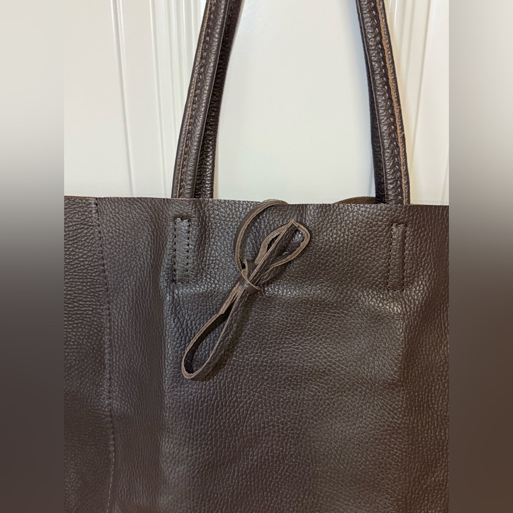 Chic Brown Leather Purse - Picture 5 of 9